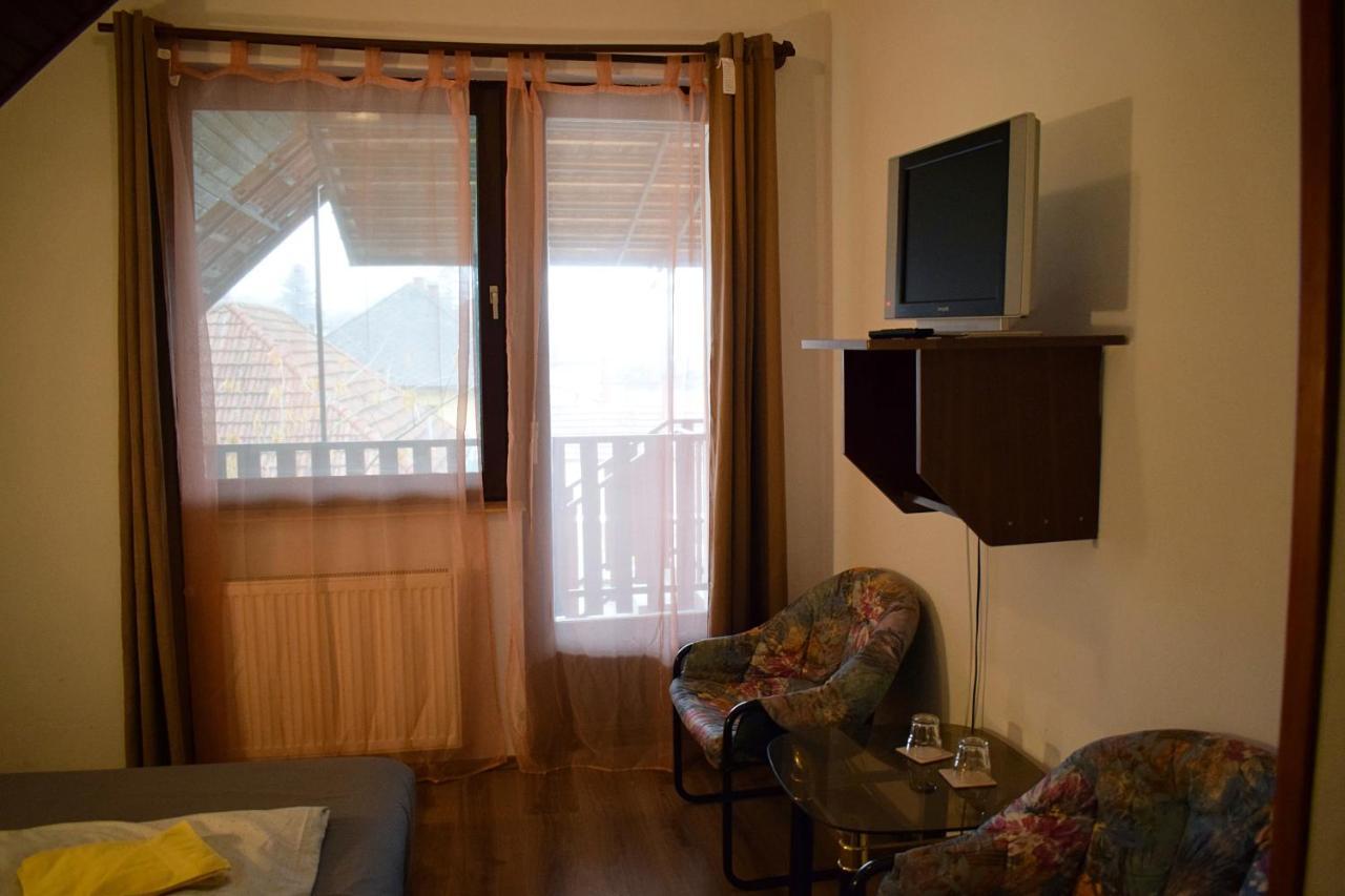 Ket Diofa Vendeghaz Hotell Felsőtárkány Exteriör bild
