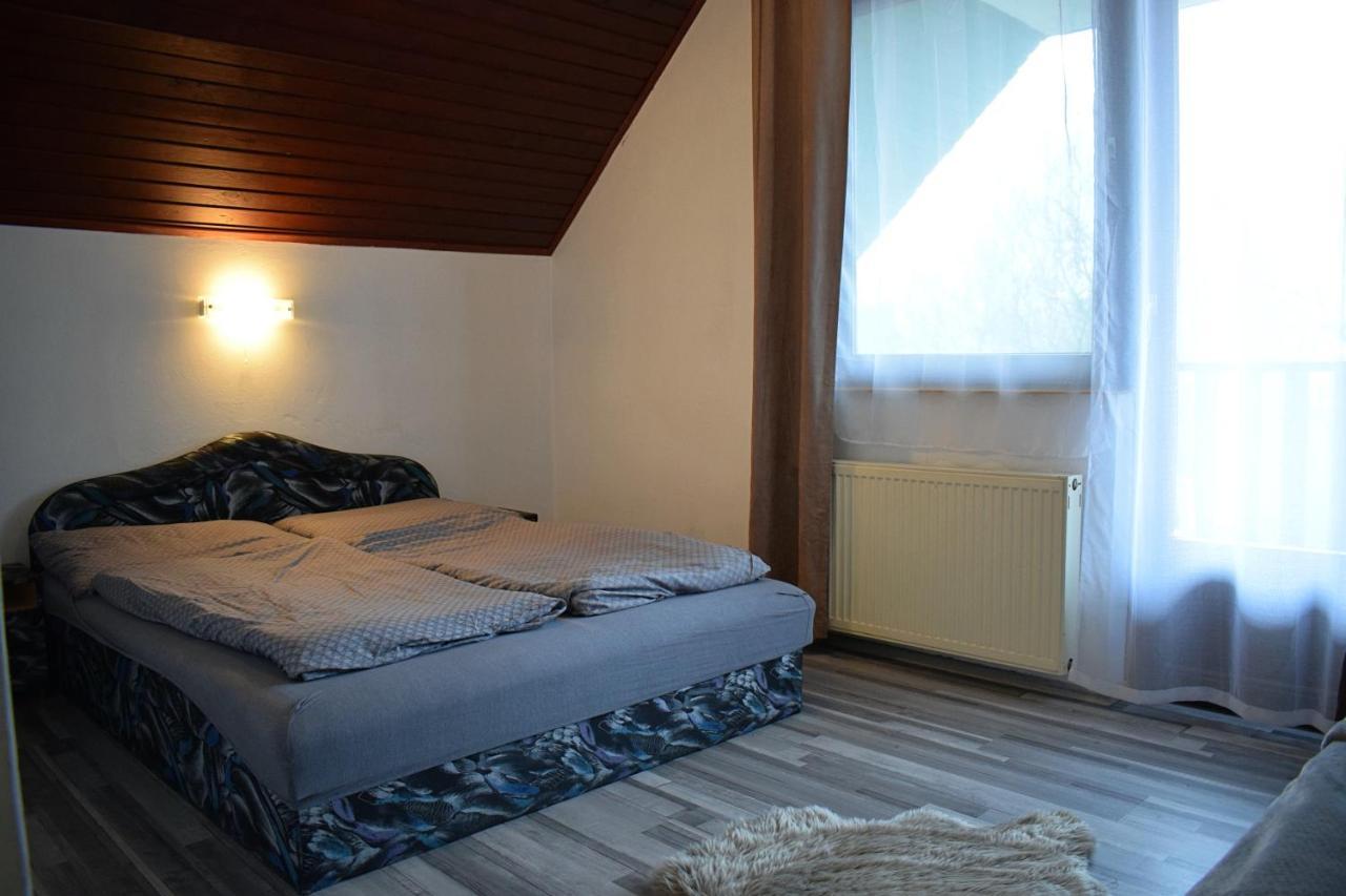 Ket Diofa Vendeghaz Hotell Felsőtárkány Exteriör bild