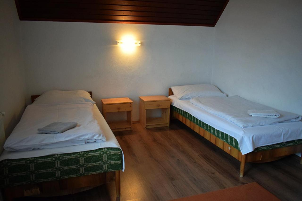 Ket Diofa Vendeghaz Hotell Felsőtárkány Exteriör bild