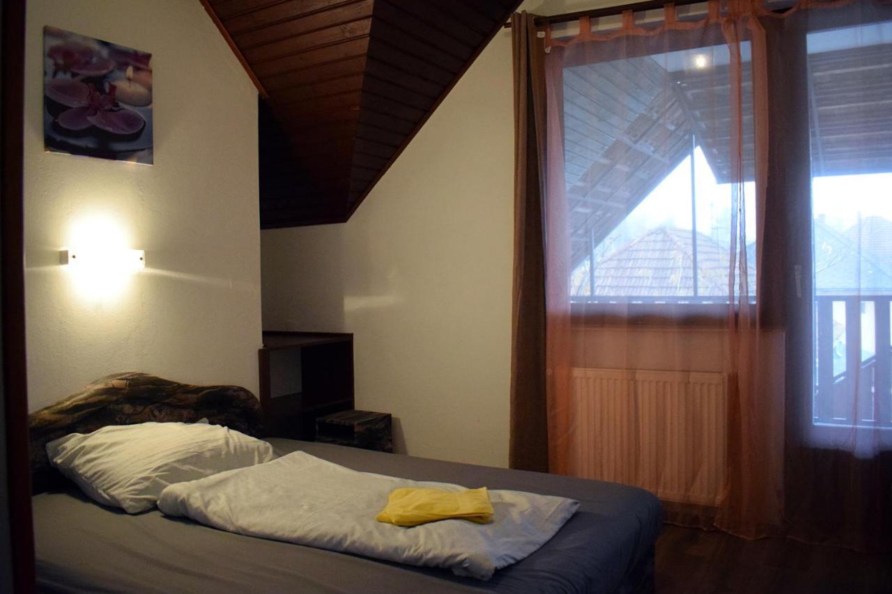 Ket Diofa Vendeghaz Hotell Felsőtárkány Exteriör bild