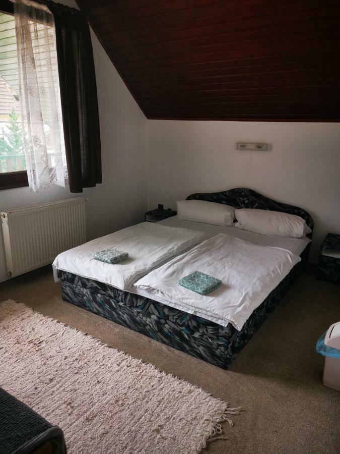 Ket Diofa Vendeghaz Hotell Felsőtárkány Exteriör bild